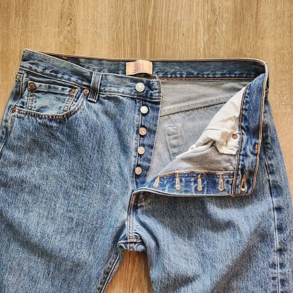 Vintage Levi's 501 Jeans Mens 29x32 Medium Wash Button Fly Denim Y2K